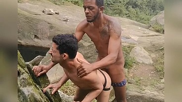 threesome in the florest Sexo a três na cachoeira 07 45