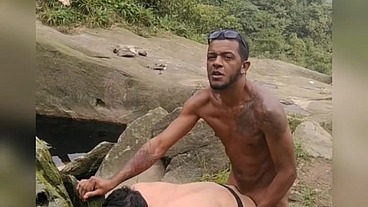 threesome in the florest Sexo a três na cachoeira 07 45