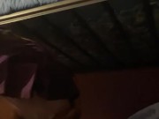 Me penetro mientras mi novia no está