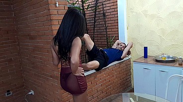 Ninfeta angel Marques chega da rua e se encontra com seu cliente já de.pau duro ali mesmo na sala comesse o sexo bem gostoso e seu cliente gar uma gosada dentro do cu dela