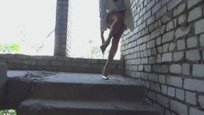 I was left without shoes in an abandoned place... I'm scared m