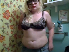 BBW Peeing in Her Pants on Webcam