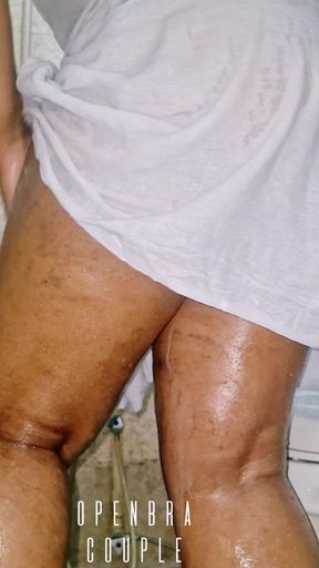 Indian Desi Aunty Bathing Video