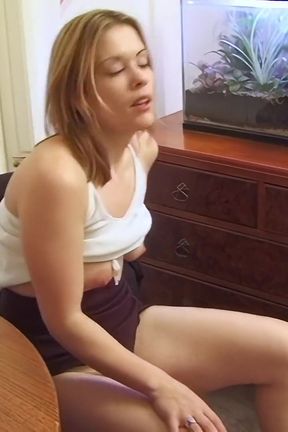 Lisa Shows Her Hairy Bush Before Her First Ever XXX Photoshoot