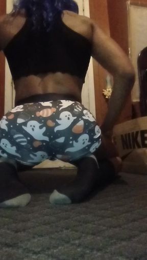 Cute Goth Tranny Use Spooky Shorts to Cum