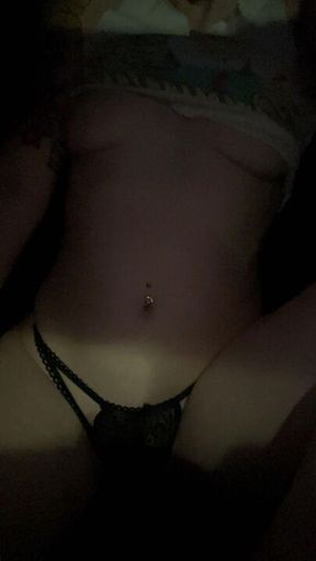 Playing with my wett pussy in the car😍💦