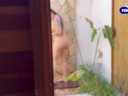Brasileira gostosa Drii Cordeiro sensualizando no banho