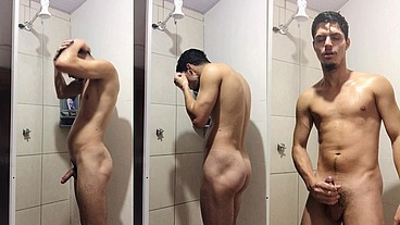 tomei um banho e gozei no final