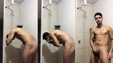 tomei um banho e gozei no final