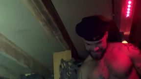 Fist session pour un mec de cit&eacute_ dans ses potesun beau lascars mec de cit&eacute_ se...