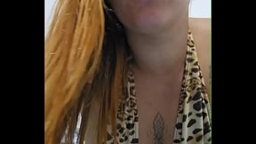 Mostrando os peitos e as axilas pra voc&ecirc_ goza gostoso vendo