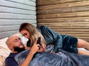 Mi novio no debaja el celular hasta que vio mi culo arrecho y me lleno de leche