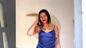 gwen, 27ans, teste son cote dominatrice sur une femme...