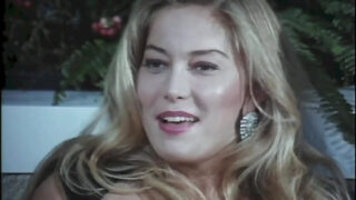 Rick Masters folla los culos apretados de las tetonas Andrea Molnar, Milly D'Abbraccio y Moana Pozzi