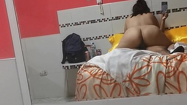 Que rico se mueve encima mio