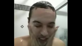 Novinho levando tapa no banho de limpeza facial, jerzo