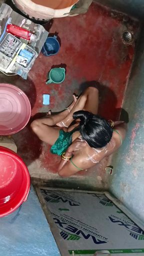 Video of Han Hunt Taking a Bath