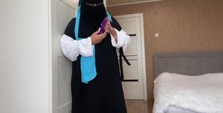Arab Wife in Hijab Found a Sex Toy While Cleaning and Got Horny