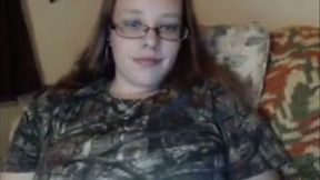 Fugly nerdy slut shows her ass in amateur video