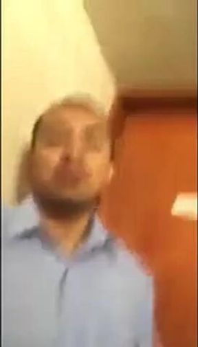 Aliviando a tensão no trabalho com o porteiro gostoso