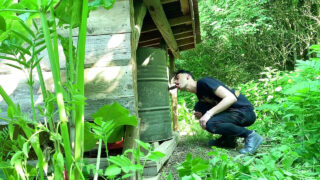 Hai chàng trai da đen nghiệp dư có dương vật to trong cảnh quay POV ngoài trời: màn oral sex và xuất tinh mãnh liệt.