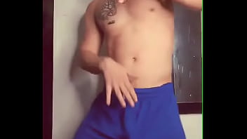 Te animas a bailar pegado conmigo as&iacute_