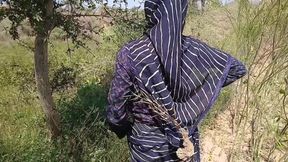 Bhabhi ne Devar ke sath Holi manae Khet per aur bhabhi ki chut mein rang Lagaya aur bhabhi ki bubs mein bhi Rang Lagaya