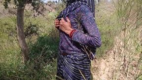 Bhabhi ne Devar ke sath Holi manae Khet per aur bhabhi ki chut mein rang Lagaya aur bhabhi ki bubs mein bhi Rang Lagaya