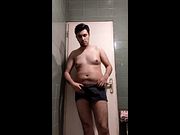 لخت شدن، بدن نمایی و جق زدن پسر ایرانی 😈💦🔥/ iranian boy undressing and masturbating
