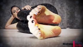 Deny your orgasm again and again over my oiled feet ! Mesmerizing mindfuck!