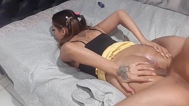 Adoro quando ele me arronba todinha é enche eu rabo de porra gozando duas vez no meu rabo