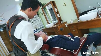 Jonathan Miranda & Leo Rosso are barebacking in the barber shop