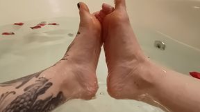 Foot Spa with Rose Petal Crushing