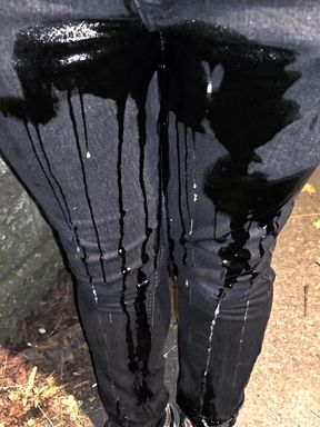 4K60 Slow-motion wetting my black jeans outside at night