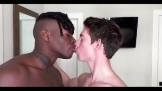 Διαφυλετική διασκέδαση χωρίς προφυλακτικό: μεγάλο πουλί του BBC παίρνει βαθύ λαιμό, γλείφεται, καβαλιέται σκληρά και ξεφορτώνεται χύσιμο