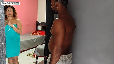 O PUTO TRAIDOR APROVEITOU AUSENCIA DA ESPOSA PRA METER NA ENPREGADAA GOSTOSA