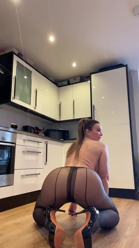 Seamed Pantyhose JOI Cum Countdown