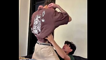 CHAMEI O AMIGO PRA JOGAR XADREZ. ELE PERDEU E LEVOU XEQUE MATE NO CU.