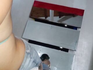 MI PASOPRIMA ME BAILA ENCIMA Y ME QUIERE MONTAR