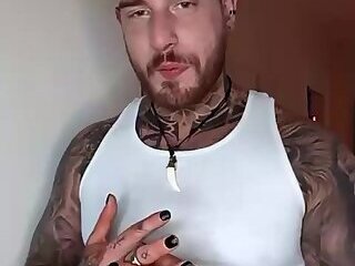 Tatted BWC Hunk Jerks Off In The Shower
