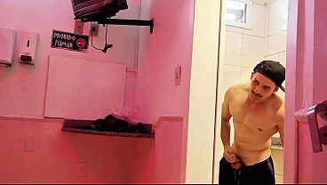 Safado saymonfitness chupando meu cu bem gostoso no swing
