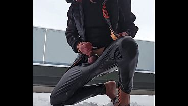 Outdoor wanking in flip flops in the snow