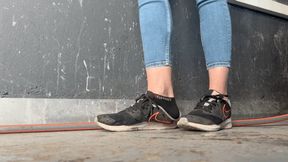 DIRTY SMELLY SNEAKERS KIRA - MOV Mobile Version