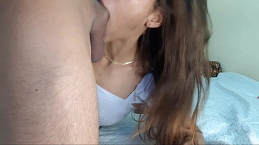 Meu macho ama uma garganta profunda antes de foder minha bunda