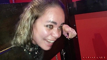 Depois de ser amarrada fiz uma garganta profunda e ainda me fudeu sem camisinha