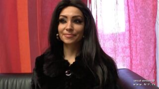 尻軽な美女が激しく尻を犯される