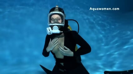 Aquawomen - AGA and Latex! (Fiona)