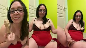 video gratuite numero 196 :grosse cochonne s’amuse avec un objet tres...