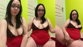 video gratuite numero 196 :grosse cochonne s’amuse avec un objet tres...