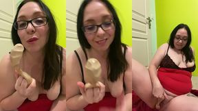 video gratuite numero 196 :grosse cochonne s’amuse avec un objet tres...